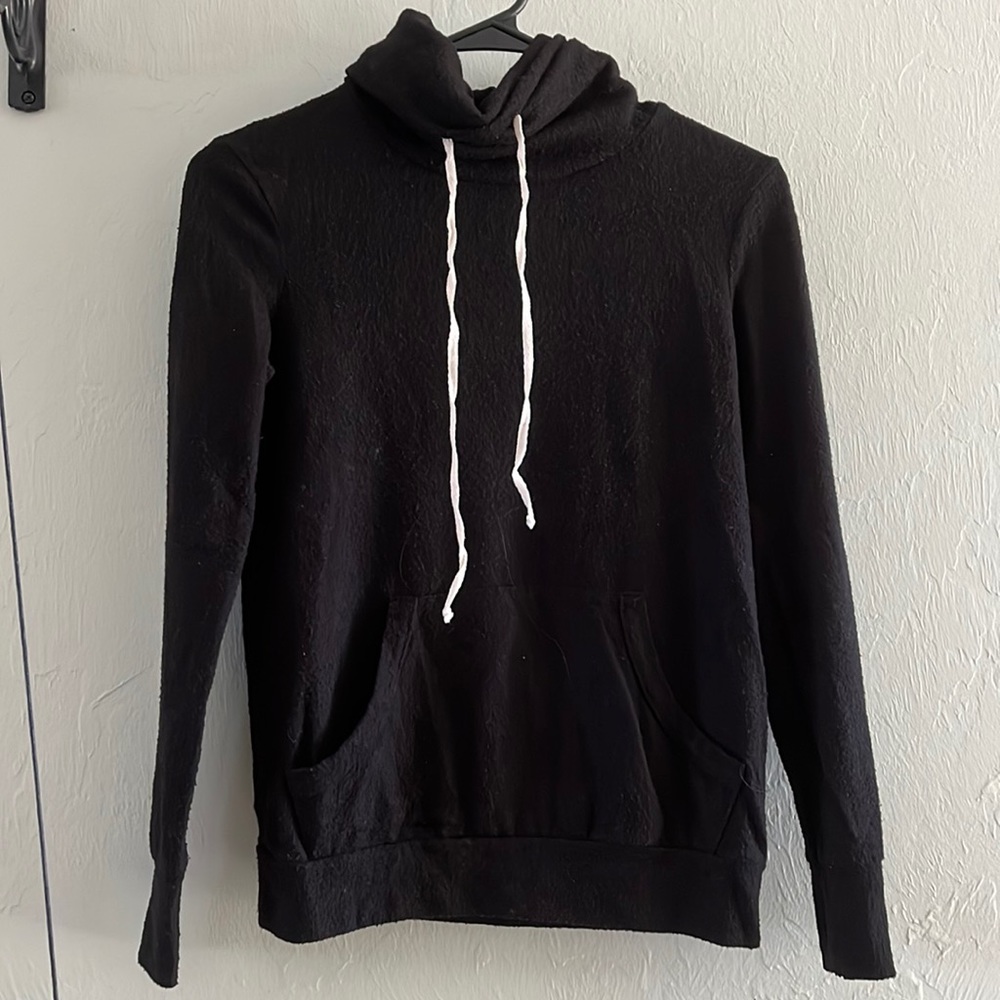 Black pull over long sleeved sweatshirt hoodie (XS)